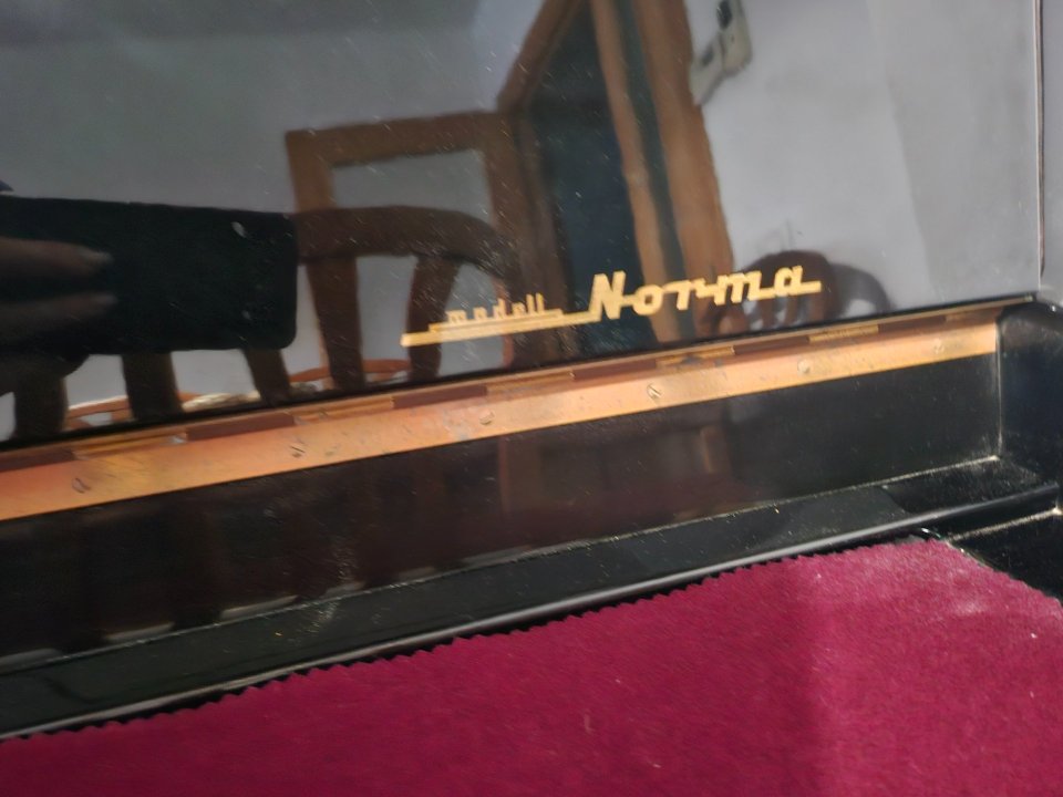 Piano acústico Hupfeld + banqueta de segunda mano · Foto 4 de 7 · Girona · 600 €
