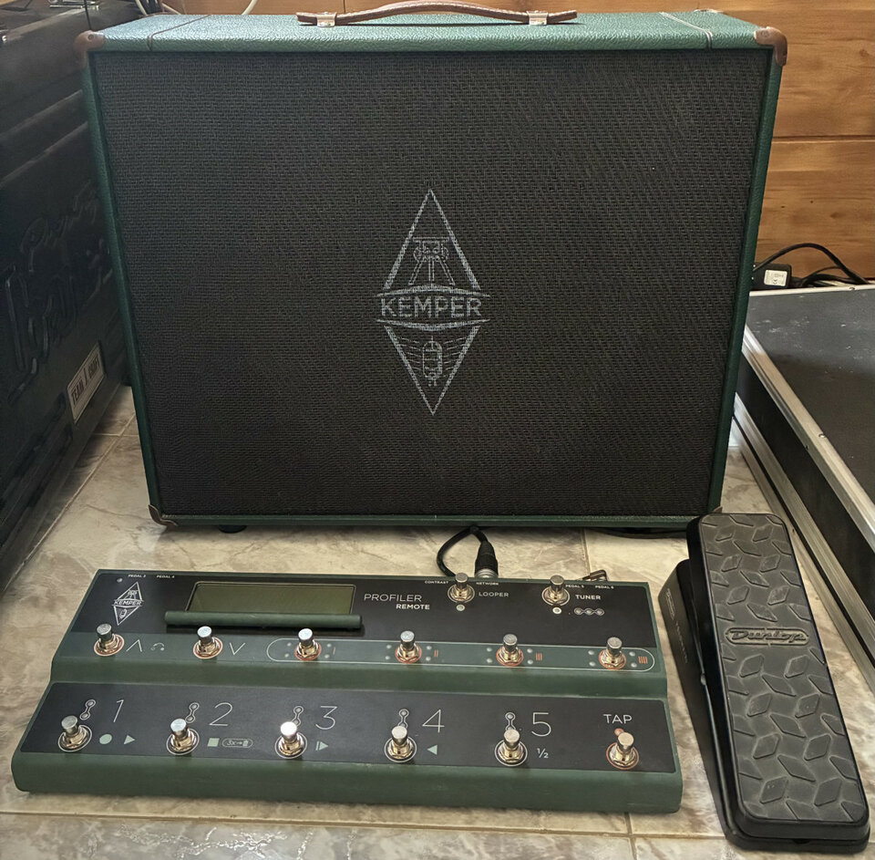 Kemper Rack + Remote + Cabinet + Power amp + Flight Case + Pedal de Expresión