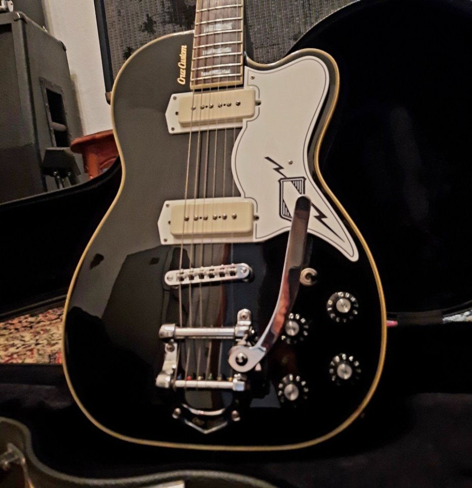 Airline Tuxedo by Eastwood Guitars