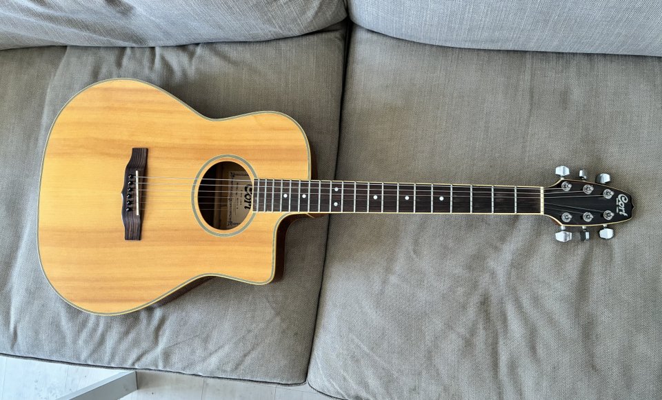 Guitarra Electroacústica Cort MR500 de segunda mano · Foto 1 de 9 · Madrid · 150 €