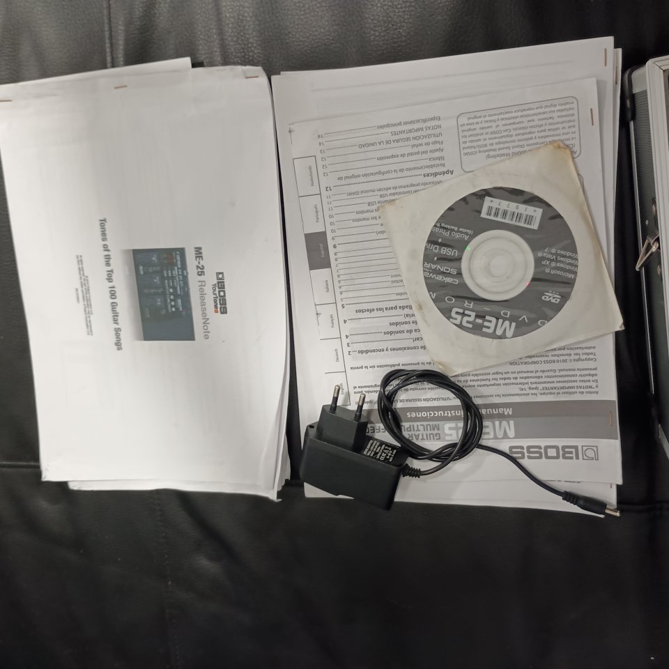 Pedalera Boss ME-25+maleta de segunda mano · Foto 3 de 6 · Málaga · 80 €