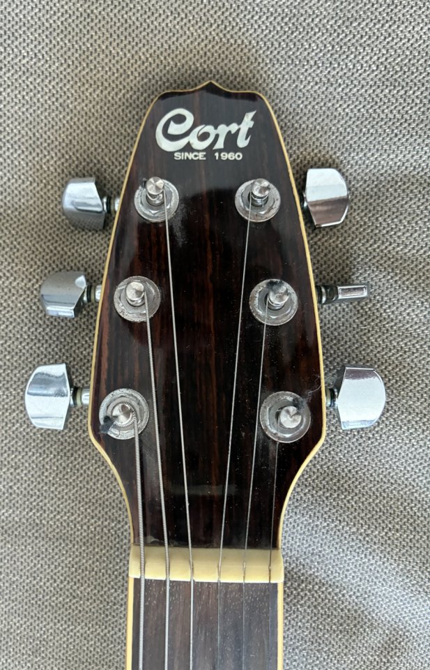 Guitarra Electroacústica Cort MR500 de segunda mano · Foto 2 de 9 · Madrid · 150 €