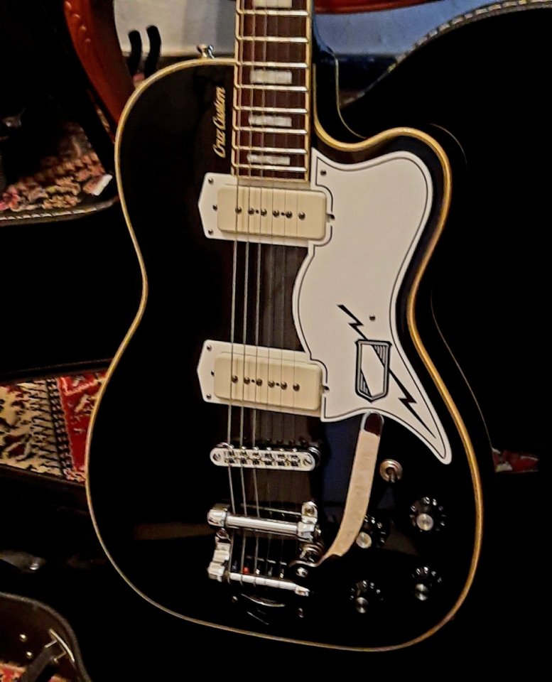 Airline Tuxedo by Eastwood Guitars