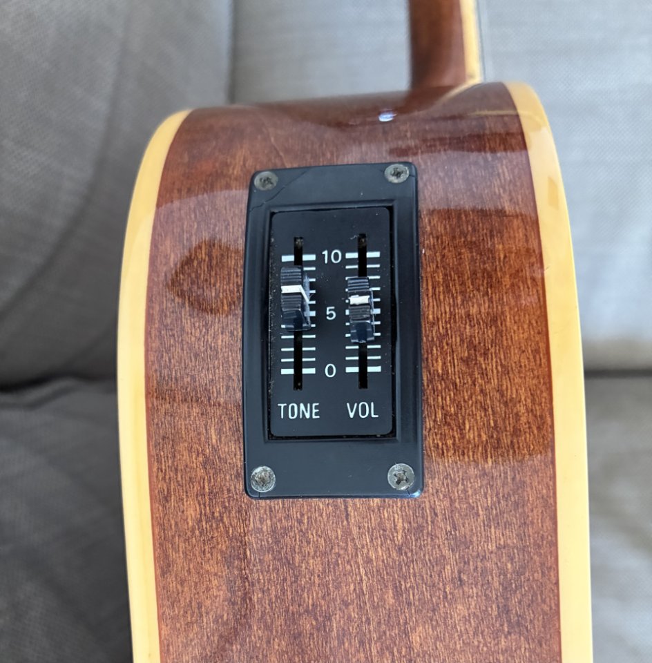 Guitarra Electroacústica Cort MR500 de segunda mano · Foto 4 de 9 · Madrid · 150 €