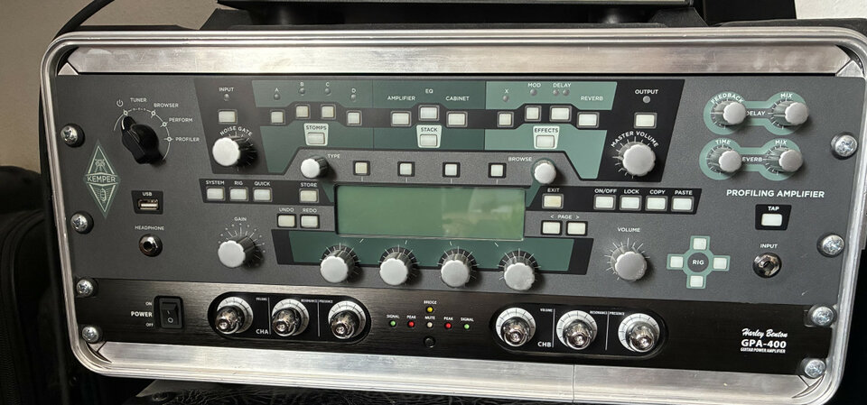 Kemper Rack + Remote + Cabinet + Power amp + Flight Case + Pedal de Expresión