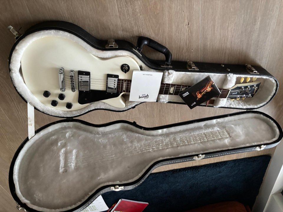 Gibson Lp Studio Alpine White (acepto cambio por Fender telecaster)