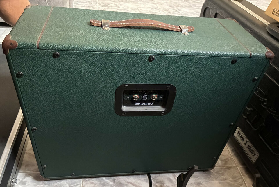 Kemper Rack + Remote + Cabinet + Power amp + Flight Case + Pedal de Expresión