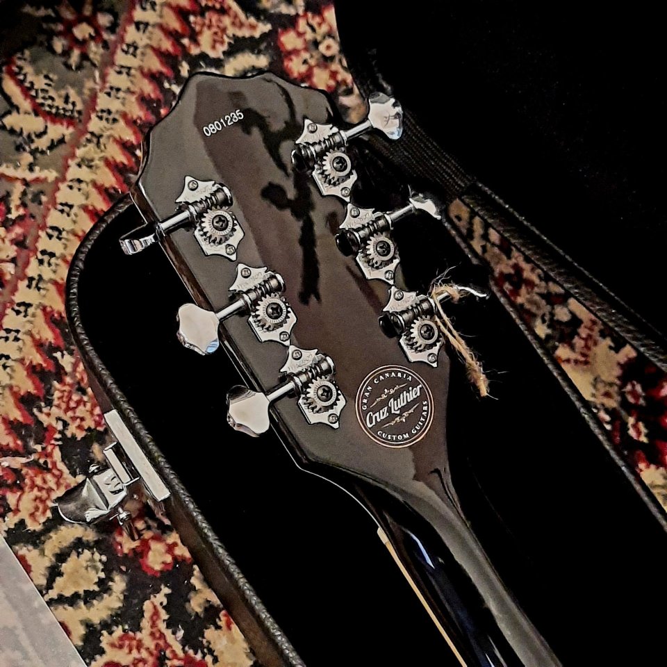 Airline Tuxedo by Eastwood Guitars