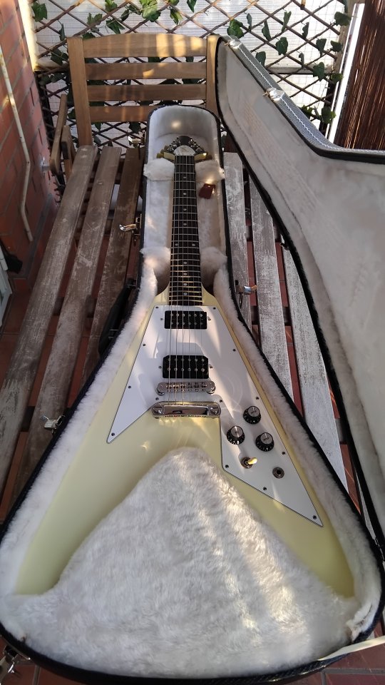 Gibson Flying V 67 Reissue de segunda mano · Foto 1 de 10 · Barcelona · 1800 €