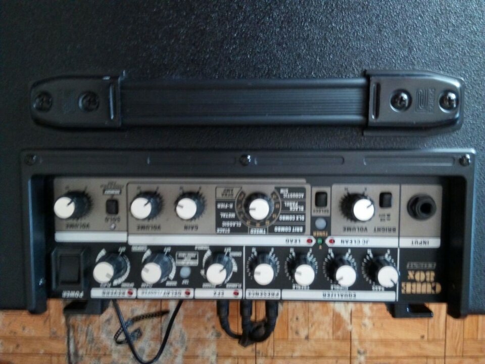 Vendo:ROLAND 80 X