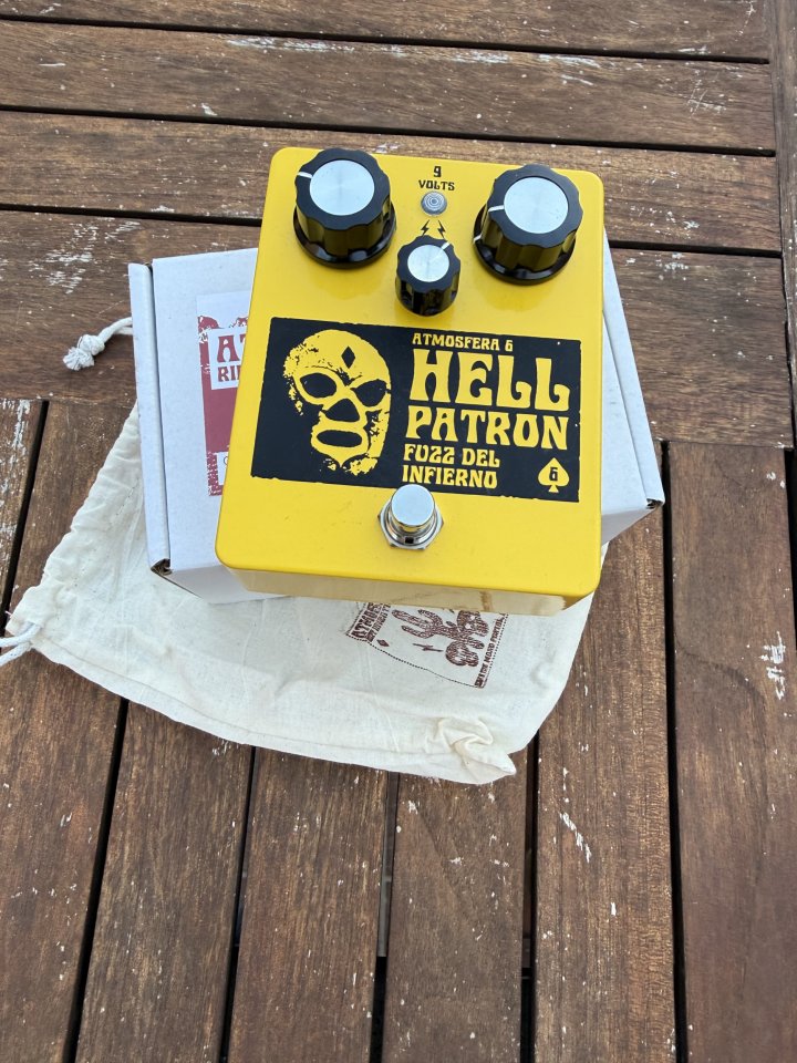 Arsenal de pedales (Death by Audio, PPPC, Atmosfera 6, etc...) de segunda mano · Foto 2 de 9 · Valencia · 1830 €