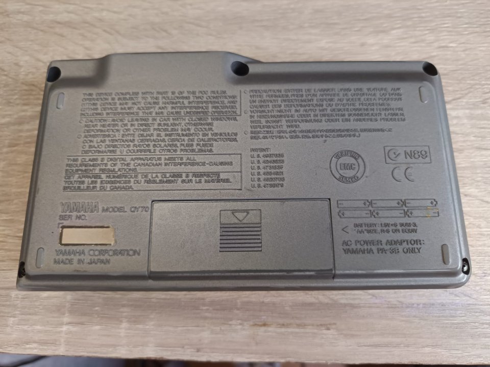 Yamaha QY-70 de segunda mano · Foto 5 de 6 · Madrid · 120 €