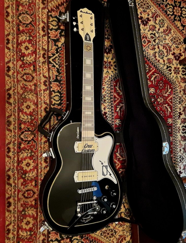 Airline Tuxedo by Eastwood Guitars