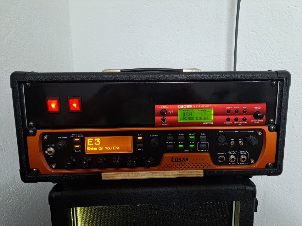 Rack de efectos completo + controladora MIDI