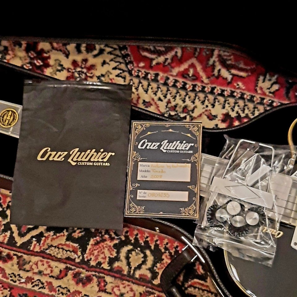 Airline Tuxedo by Eastwood Guitars