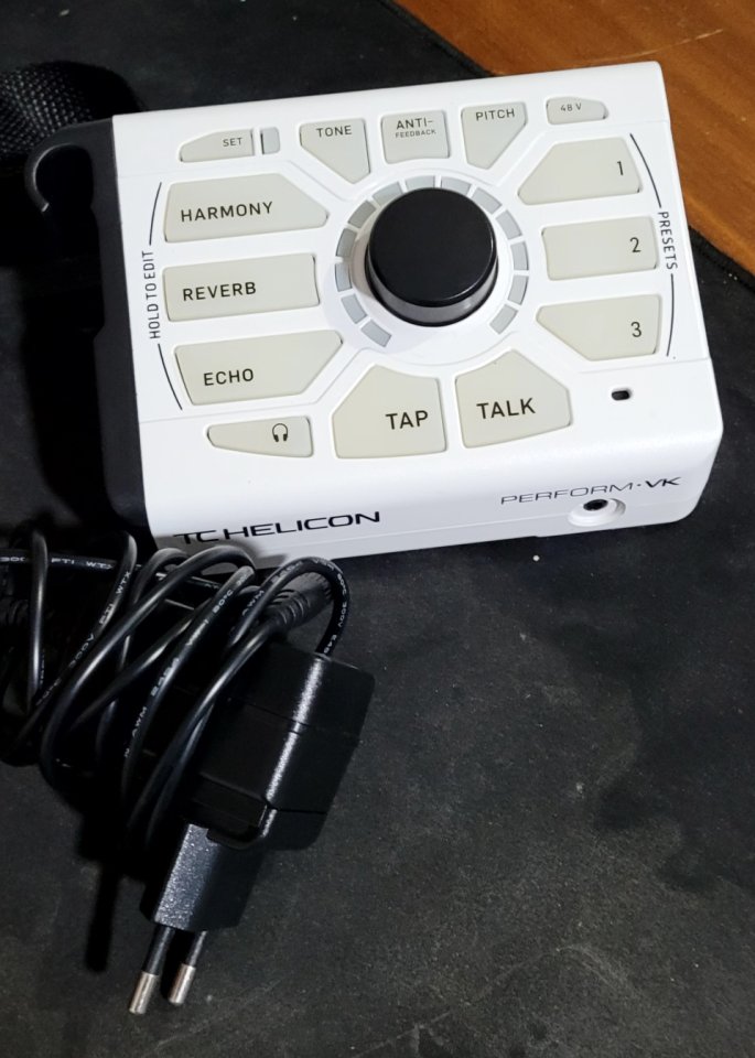 TC Helicon Perform VK Procesador Vocal de segunda mano · Foto 4 de 6 · Madrid · 180 €