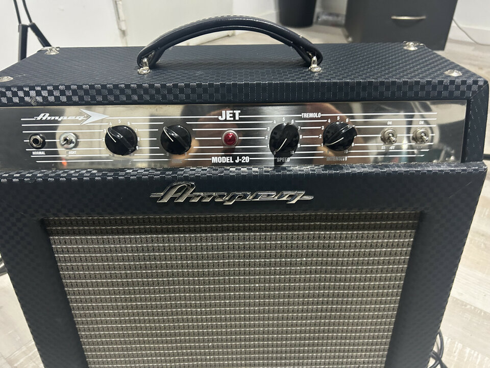 Ampeg JET J20 HandWire (Cableado a mano)