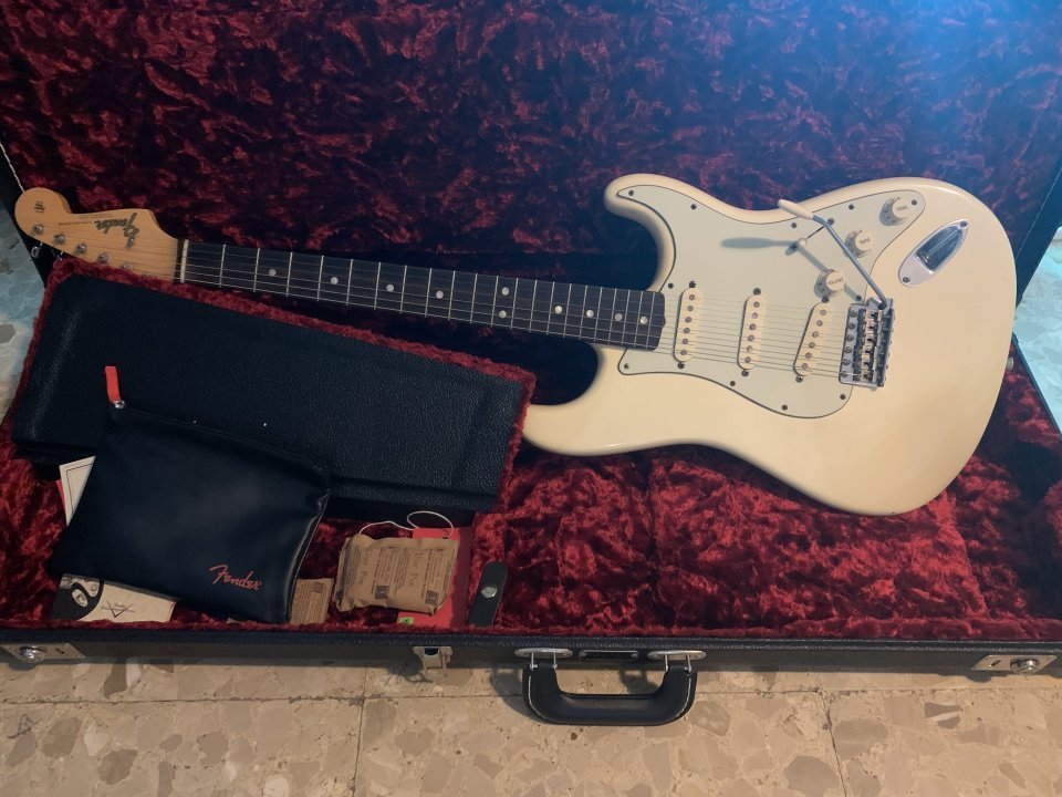 Fender Original 60 Olympic White Relic Natural de segunda mano · Foto 1 de 6 · Cádiz · 1600 €