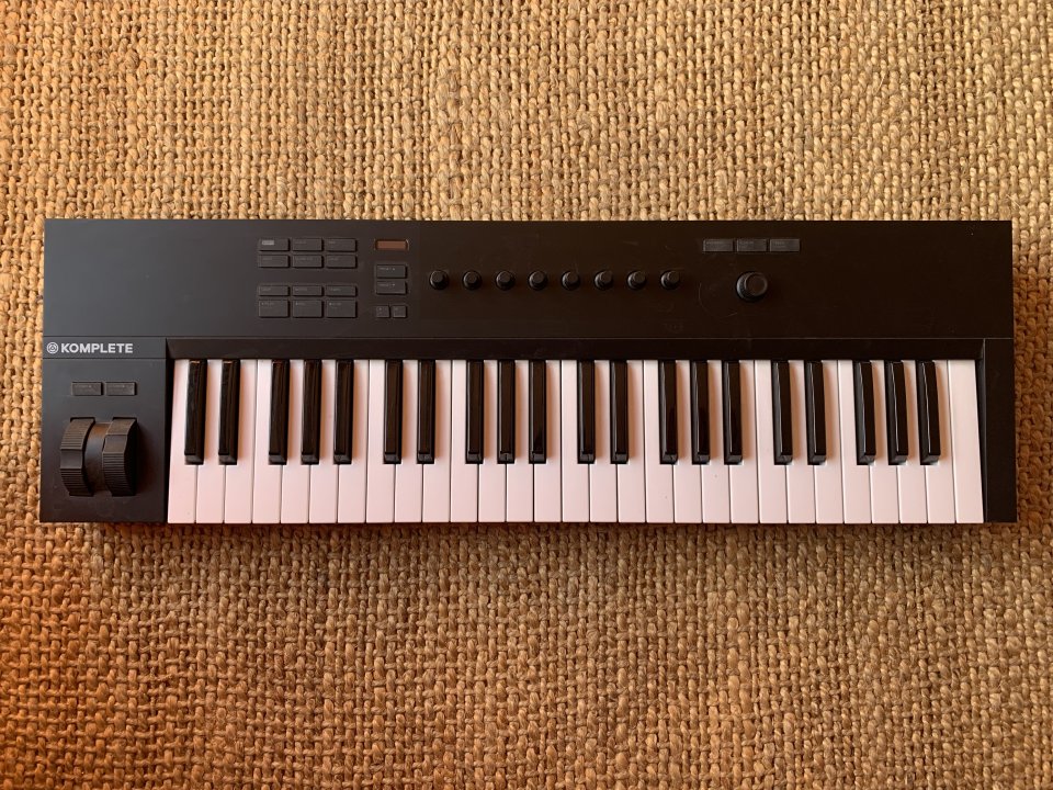 Teclado Midi Komplete Kontrol A49