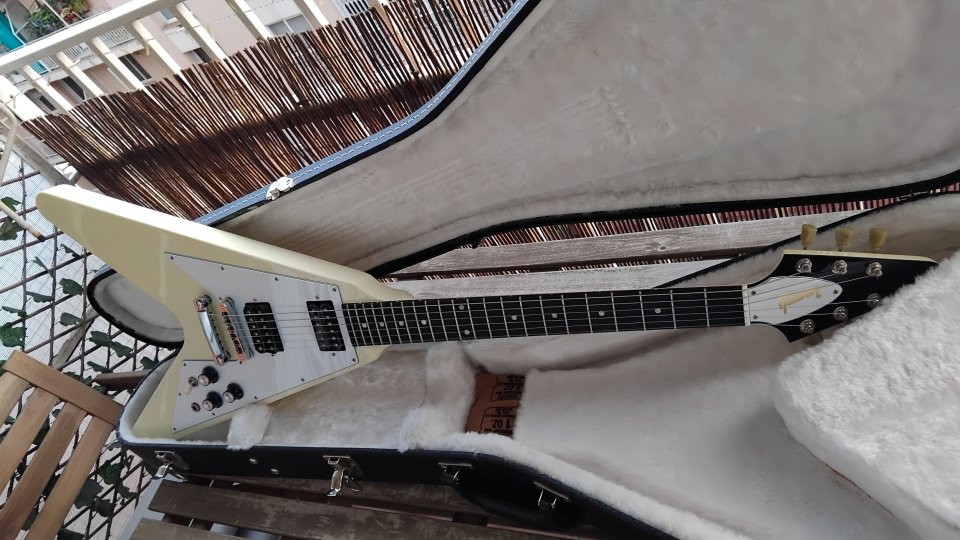Gibson Flying V 67 Reissue de segunda mano · Foto 5 de 10 · Barcelona · 1800 €