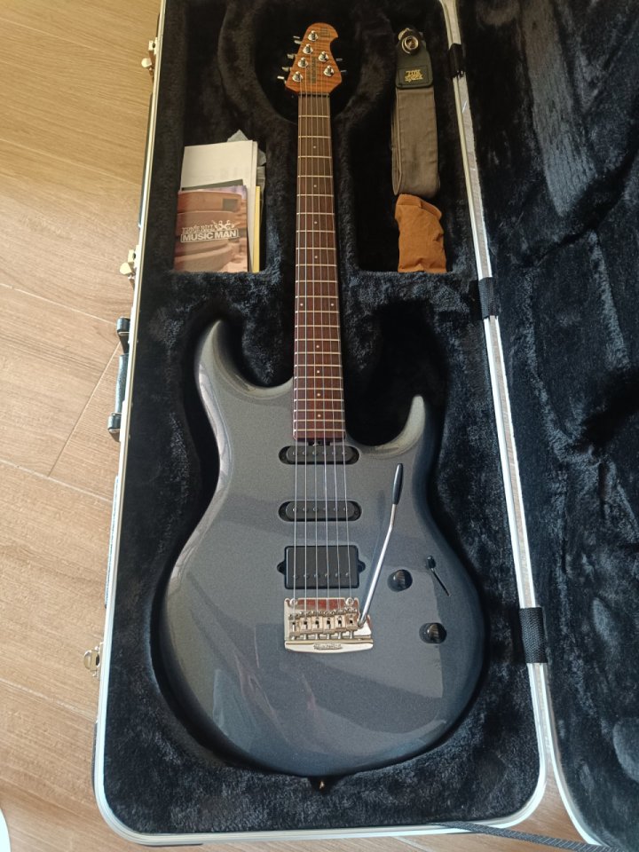 Music man luke III de segunda mano · Foto 2 de 5 · Tarragona · 2900 €