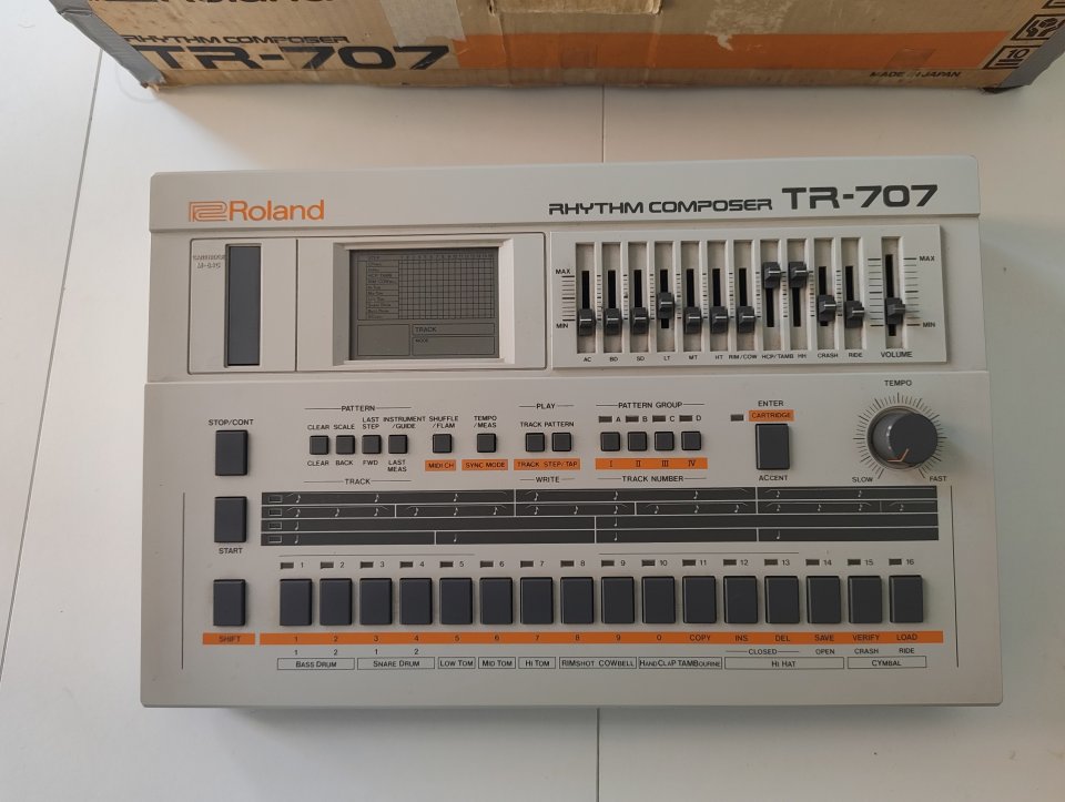 Roland tr 707