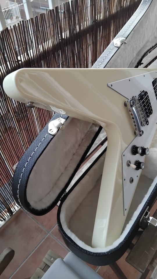 Gibson Flying V 67 Reissue de segunda mano · Foto 7 de 10 · Barcelona · 1800 €