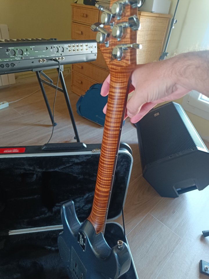 Music man luke III de segunda mano · Foto 4 de 5 · Tarragona · 2900 €