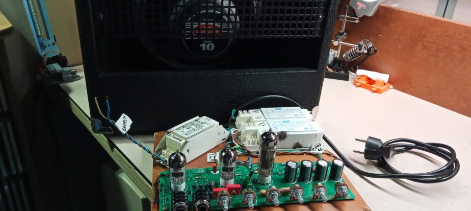 Amplificador valvulas sonido basado JTM-45 BASMAN