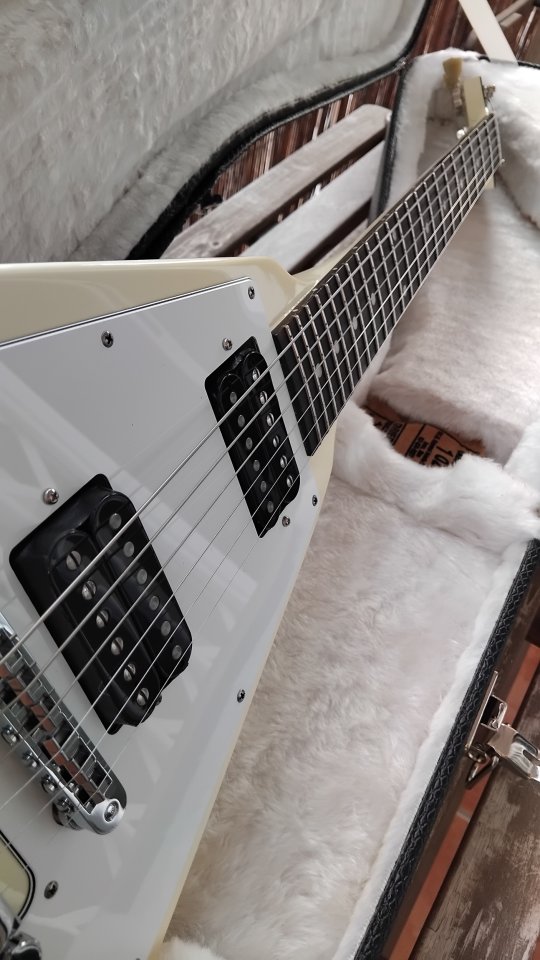 Gibson Flying V 67 Reissue de segunda mano · Foto 8 de 10 · Barcelona · 1800 €