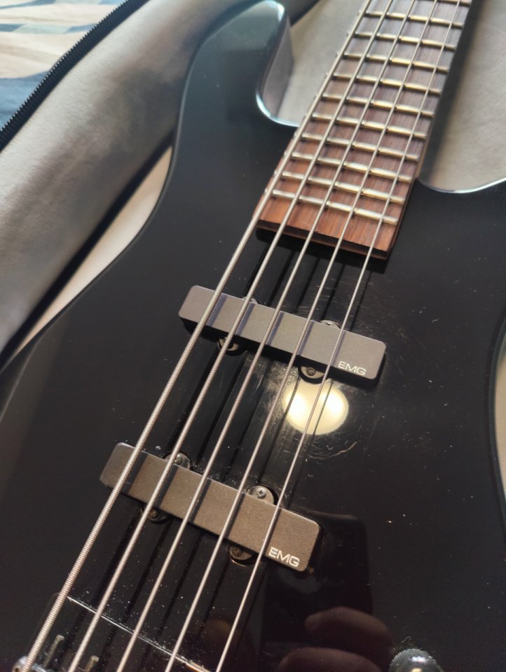 Rockbass by warwick Streamer 5 cuerdas con EMG J5 y preamp EMG BTS de segunda mano · Foto 3 de 9 · Madrid · 475 €