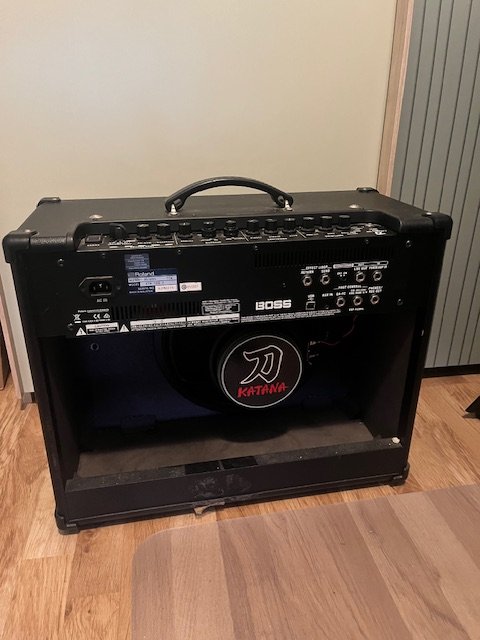 Boss Katana 100 Amplificador de segunda mano · Foto 2 de 4 · Barcelona · 265 €