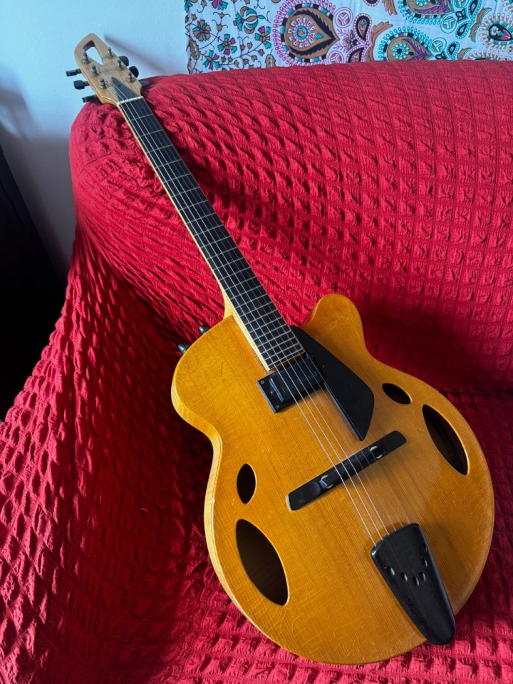 Josep Melo Archtop 2000 de segunda mano · Foto 1 de 10 · Barcelona · 3800 €