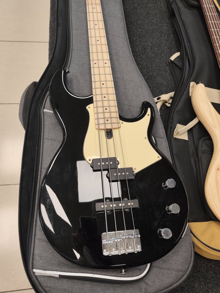 YAMAHA BB434M Funda incluida. de segunda mano · Foto 2 de 5 · Málaga · 425 €