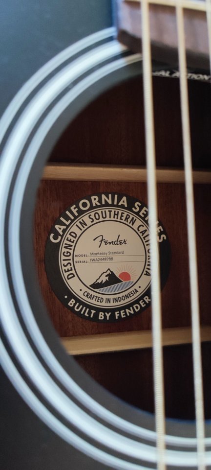 Guitarra electroacústica Fender Monterrey Standard