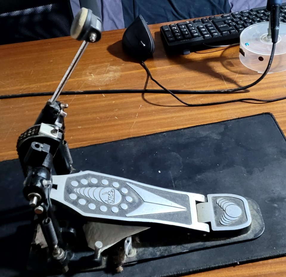 Pedal de bombo Taye de segunda mano · Foto 1 de 4 · Madrid · 65 €