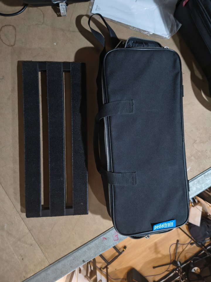 Pedaltrain metro 20 de segunda mano · Foto 1 de 2 · Cádiz · 30 €