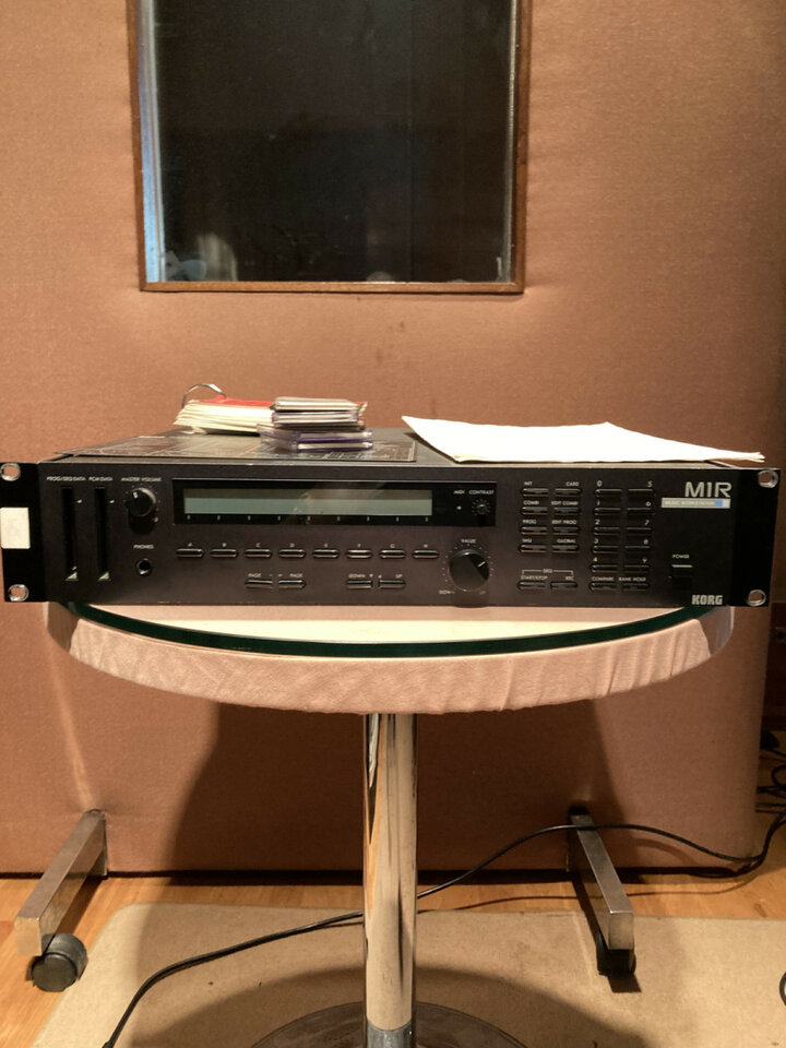 Sintetizador Korg M1R