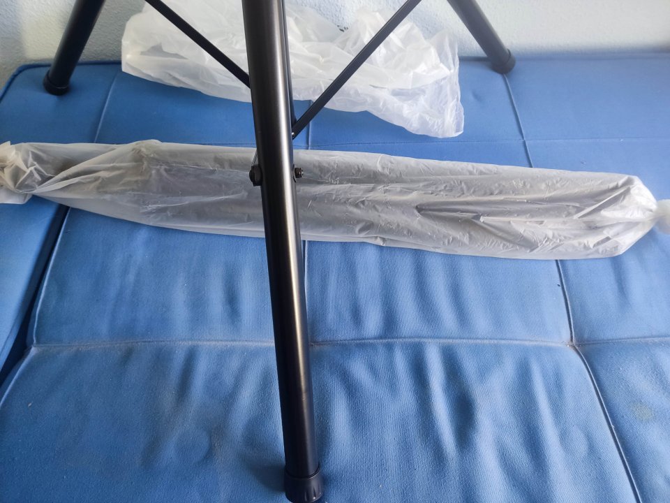 [VENDO] Dos pies para altavoz/monitor PA nuevos de segunda mano · Foto 2 de 3 · Alicante · 30 €