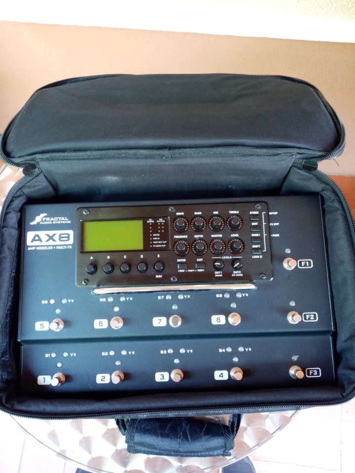 Fractal Audio AX8 (AXE II en formato pedalera)
