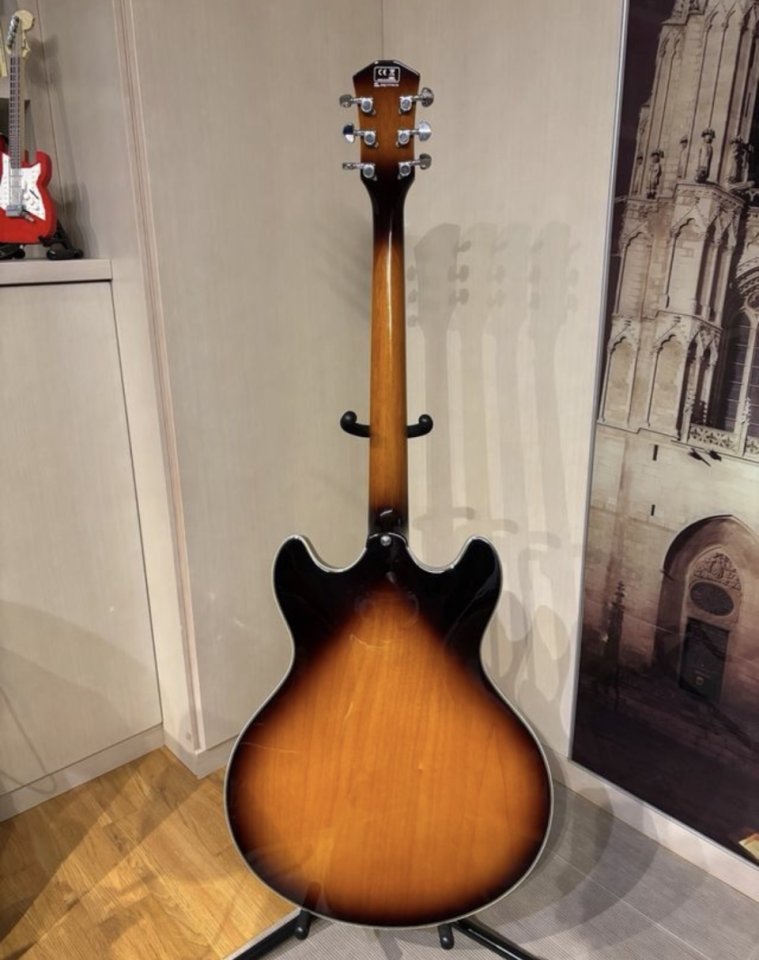 Sire Larry Carlton H7