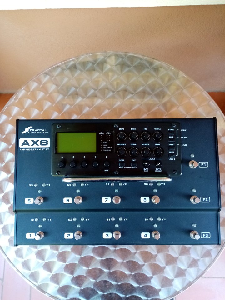 Fractal Audio AX8 (AXE II en formato pedalera)