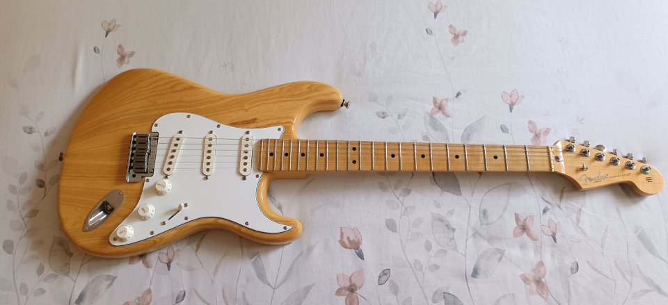 Fender stratocaster Ash American Professional 2017 de segunda mano · Foto 1 de 10 · Madrid · 1400 €