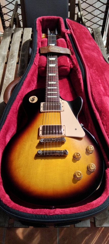 Gibson Les Paul Tribute 2024 de segunda mano · Foto 1 de 8 · Barcelona · 900 €
