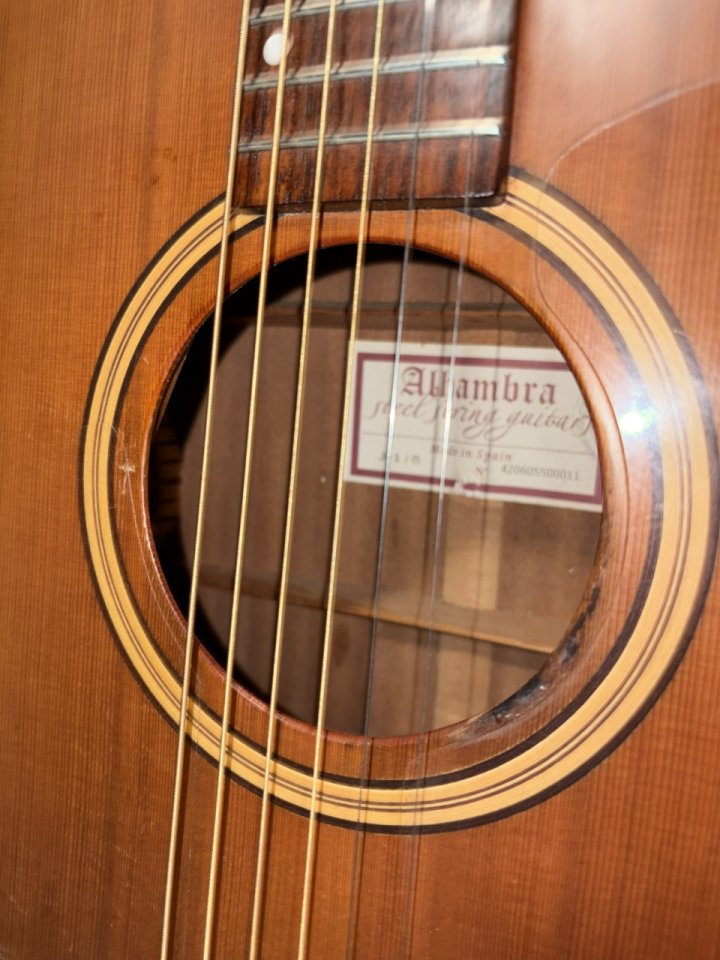 Guitarra acústica Alhambra J1 de segunda mano · Foto 8 de 10 · Sevilla · 395 €