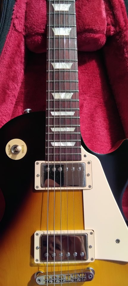 Gibson Les Paul Tribute 2024 de segunda mano · Foto 2 de 8 · Barcelona · 900 €