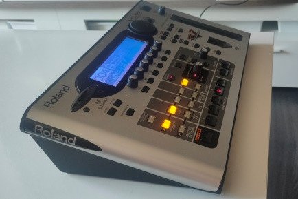 Roland VG-99 + Roland GK-3 + Roland GKC-5 de segunda mano · Foto 3 de 7 · Burgos · 490 €