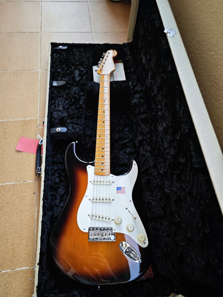 Fender Eric Johnson Stratocaster de segunda mano · Foto 1 de 10 · Girona · 2100 €