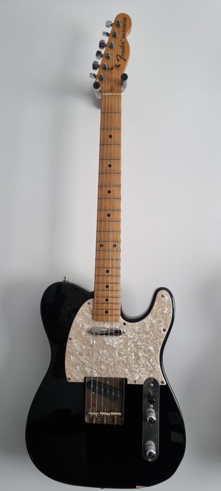 Fender Telecaster 70s, Dean Z 79 y Westone LP Goldtop