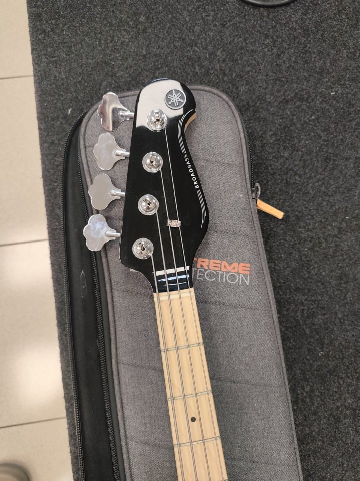 YAMAHA BB434M Funda incluida. de segunda mano · Foto 3 de 5 · Málaga · 425 €